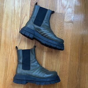 L'INTERVALLE Olive Chunky Chelsea Boots
